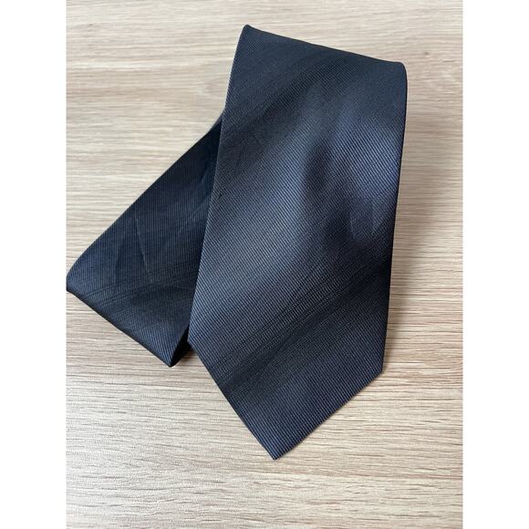 Kenneth Cole Reaction Dark Gray Abstract Design 100% Silk Designer Tie - Picture 1 of 6